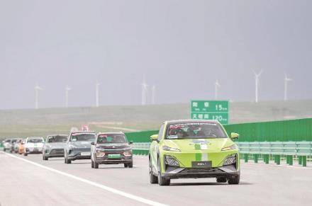 從鋰電池制造到新能源汽車銷售 青海新能源汽車發(fā)展駛?cè)肟燔嚨? border=