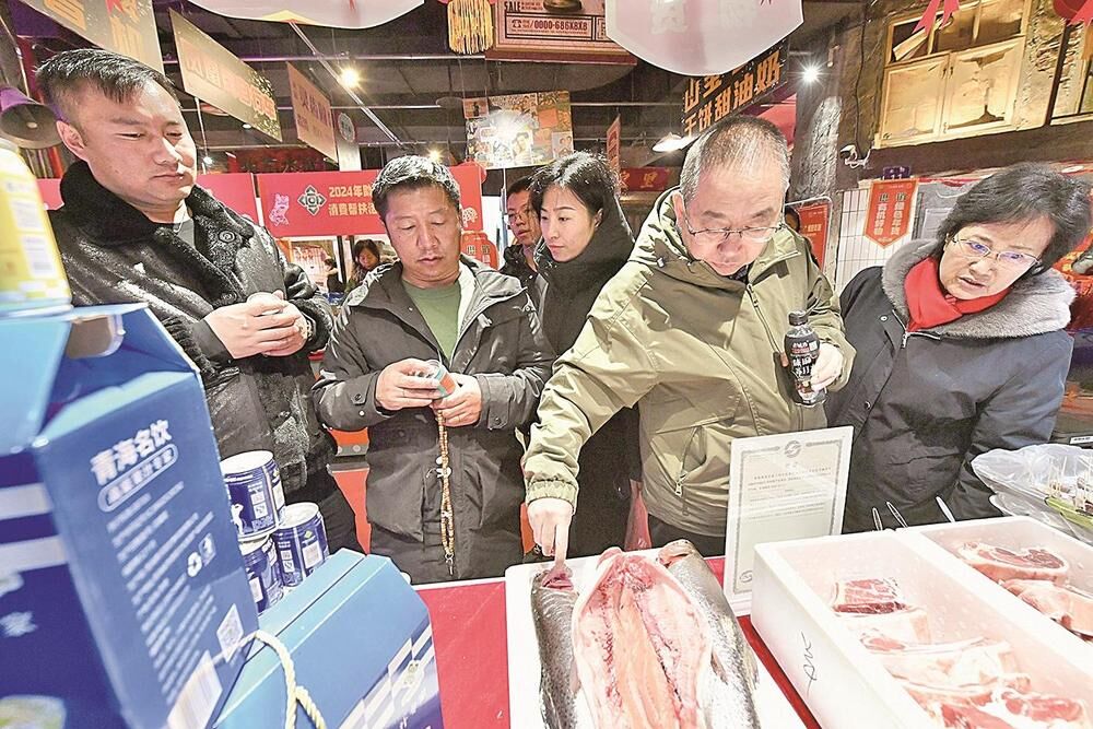 【新春走基層】特色產(chǎn)品亮相年貨節(jié) 消費者稱贊青海年貨很時尚