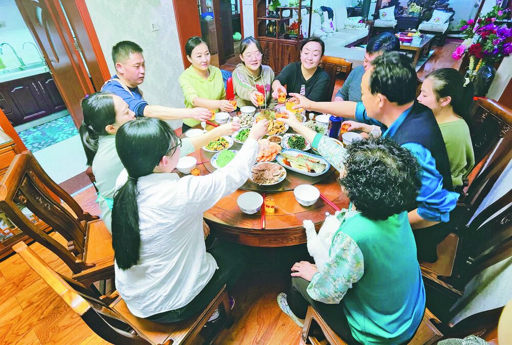 歸家團圓迎新歲 親情滿滿傳家風