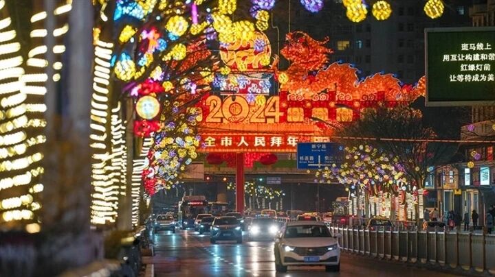 西寧大街小巷張燈結(jié)彩年味濃