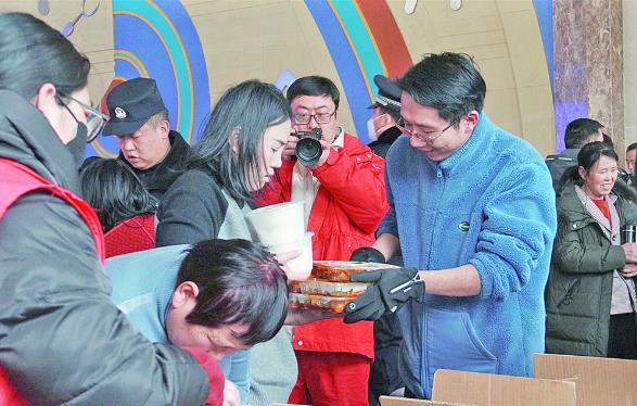 大風(fēng)中，有這樣一群人——青海省茫崖市全力救助因沙塵暴滯留人員紀(jì)實(shí)