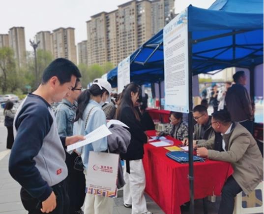 青海西寧：破解民企用工難！300家企業(yè)現(xiàn)場(chǎng)攬才