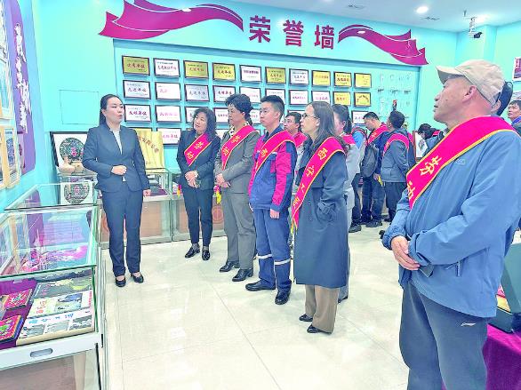 西寧市召開(kāi)慶五一勞模工匠座談會(huì)