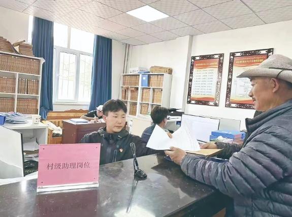 【鄉(xiāng)村振興在青�！糠掂l(xiāng)大學(xué)生，跑好鄉(xiāng)村振興“接力賽”