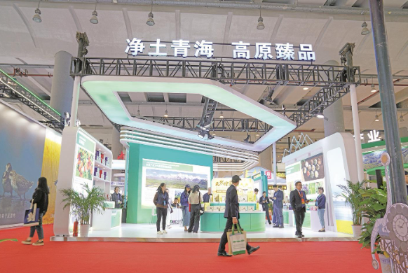我省首次組團參加世界林木業(yè)大會12家企業(yè)特色林果產品亮相南寧