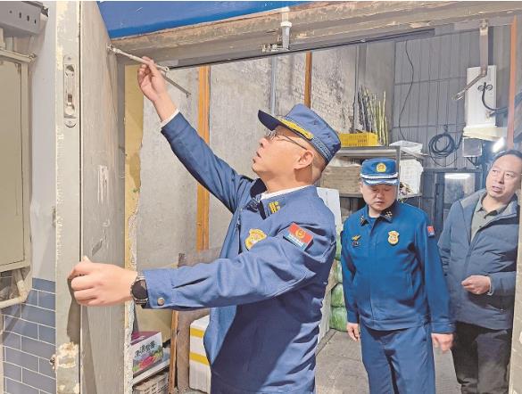 開展防火巡查，壓實冬季火災防控責任。