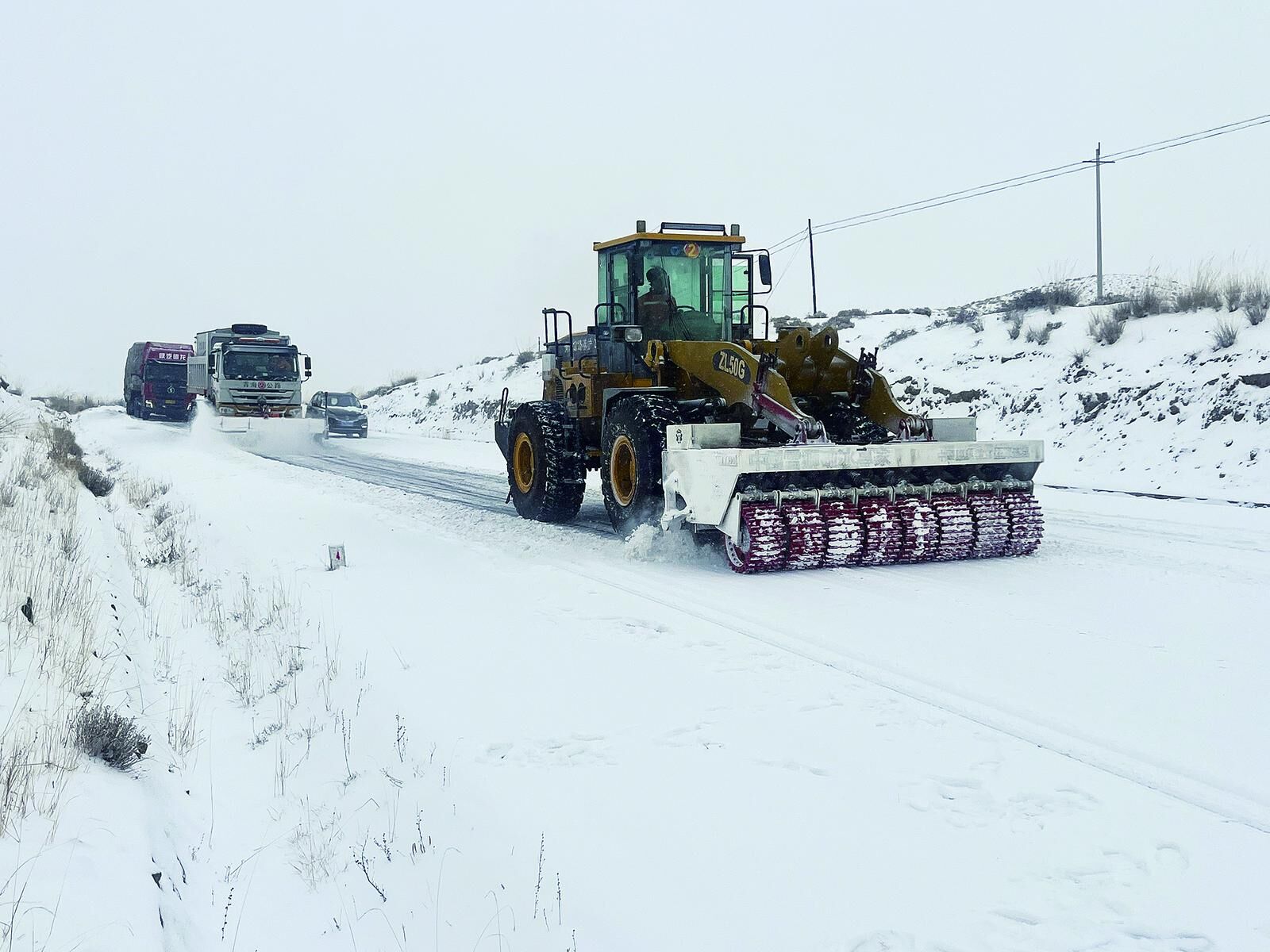 青海17條國省干線公路積雪受阻 全省各地交通運(yùn)輸部門全力清雪保暢通