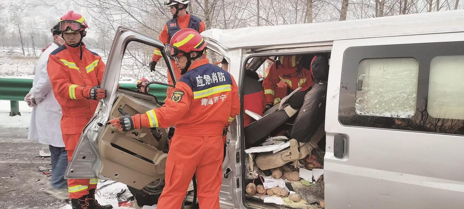 青海：浴雪奮戰(zhàn) 全力保暢