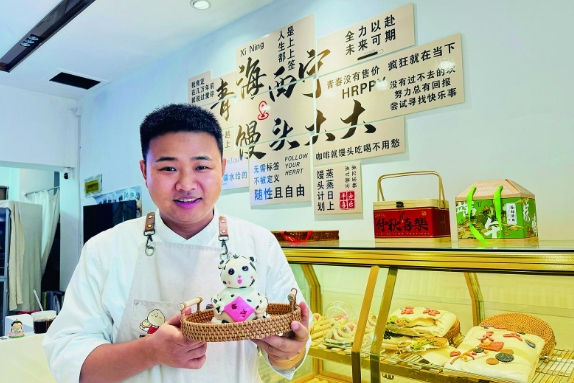 【奮力譜寫中國式現(xiàn)代化青海篇章·祖國好 家鄉(xiāng)美】傳承非遺手藝！“95”后小伙轉(zhuǎn)行做花饃