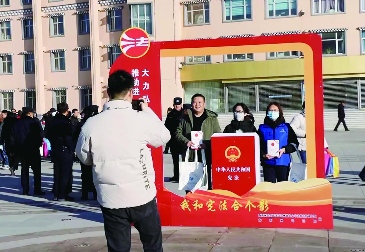 弘揚(yáng)憲法精神 增強(qiáng)法治觀念——青海各地積極組織開(kāi)展國(guó)家憲法日宣傳活動(dòng)