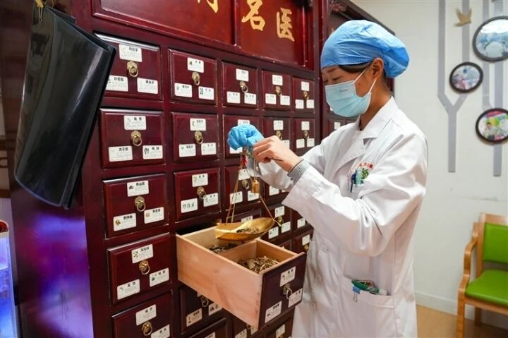 中藏醫(yī)服務(wù)暖到百姓心窩里——西寧家庭醫(yī)生簽約服務(wù)走在全國(guó)前列系列報(bào)道之六