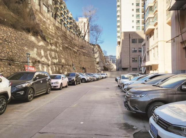 車進(jìn)小區(qū) “位”在何方——關(guān)注小區(qū)停車難系列報(bào)道之五