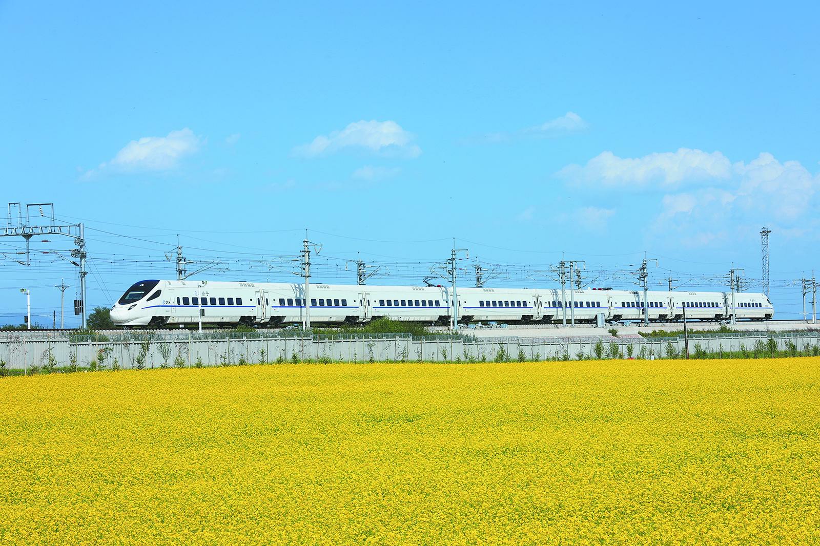 蘭新高鐵繪就青海高質(zhì)量發(fā)展新畫卷——蘭新高鐵通車十周年綜述