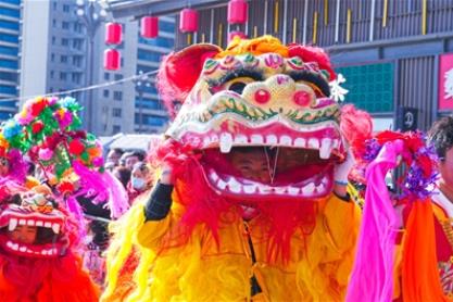 【新春走基層】青海西寧城北區(qū)社火爭霸賽火熱開賽