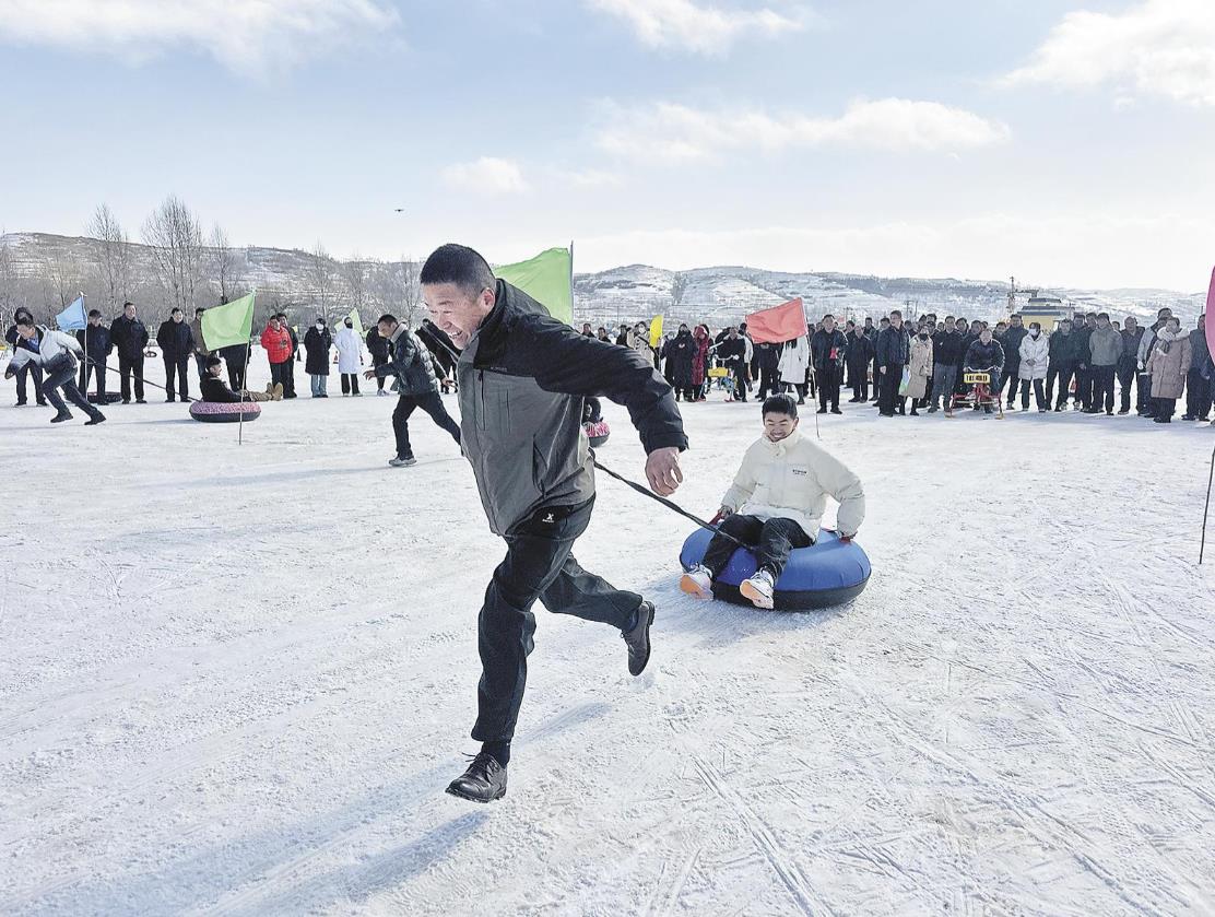 青海互助：威遠(yuǎn)鎮(zhèn)首屆農(nóng)民冰雪運(yùn)動會樂趣無窮