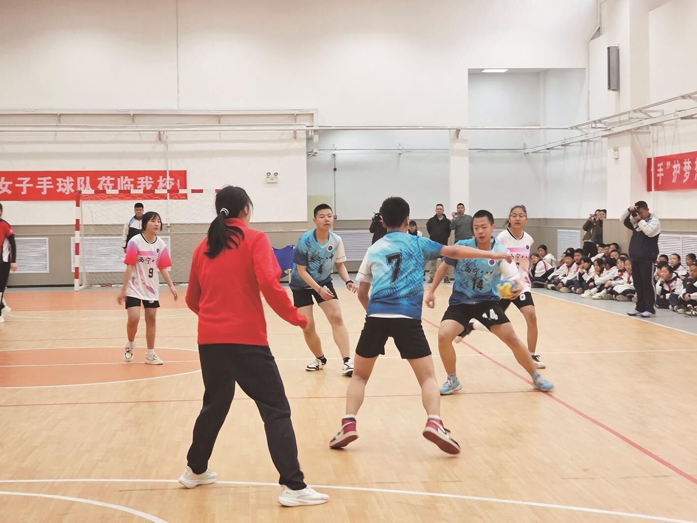 大顯身“手”！西寧中學(xué)生和國家隊零距離接觸
