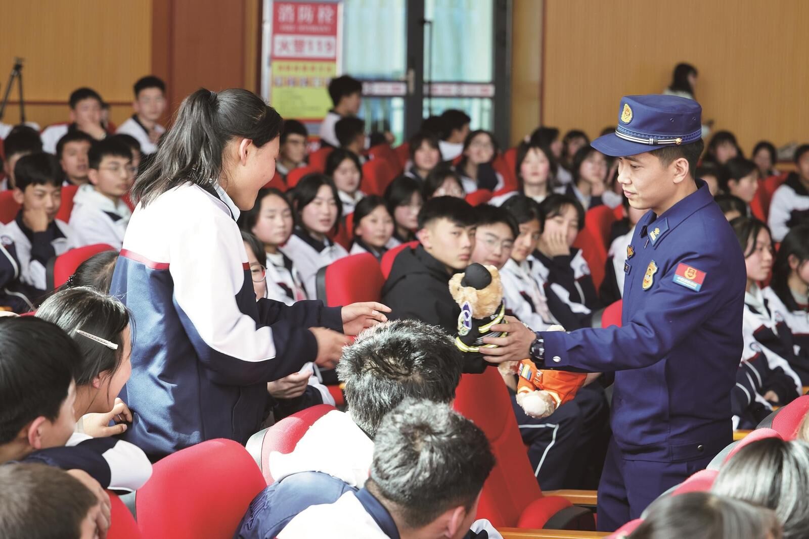 青海：近萬名師生共上沉浸式消防安全教育課