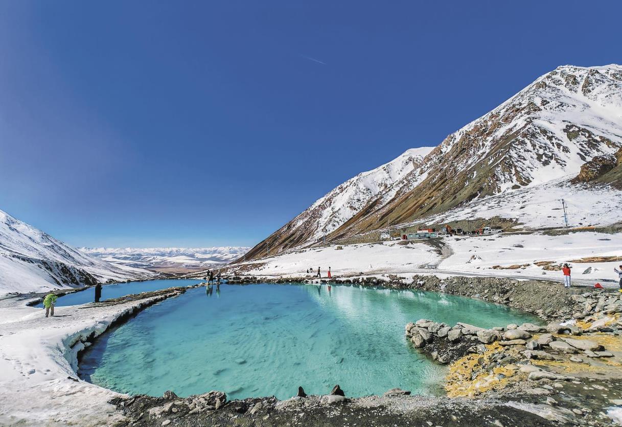 崗什卡雪峰：“登山熱”持續(xù)升溫